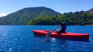 湖上のシーカヤック